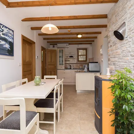 Rustic, Modern With Pool Сasa de vacaciones