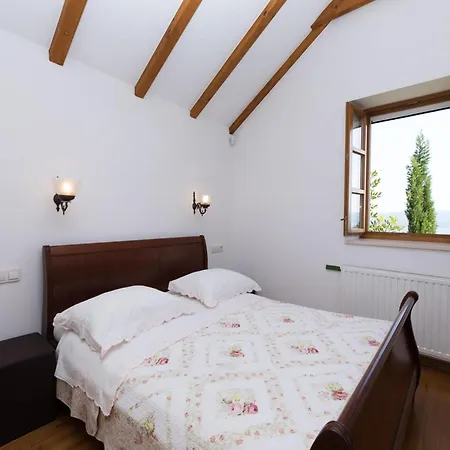 Сasa de vacaciones Rustic, Modern With Pool