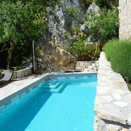 Rustic, Modern With Pool Сasa de vacaciones Omiš
