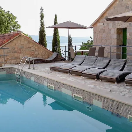 Сasa de vacaciones Rustic, Modern With Pool *