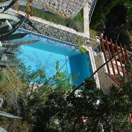 Rustic, Modern With Pool Сasa de vacaciones *