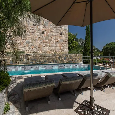 Rustic, Modern With Pool *