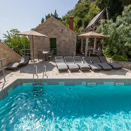 Rustic, Modern With Pool Omiš