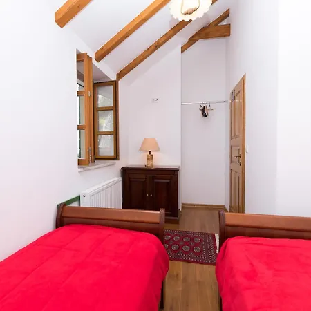 Rustic, Modern With Pool Nyaraló