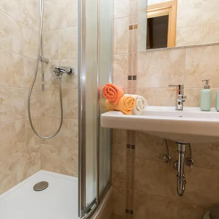 Сasa de vacaciones Rustic, Modern With Pool *